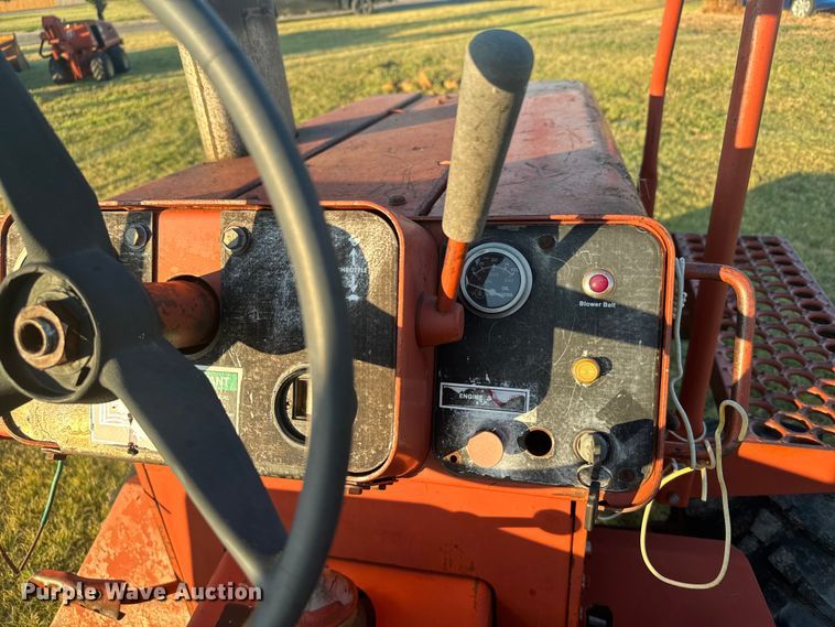 image for item DQ6838 1985 Ditch Witch 4010 trencher