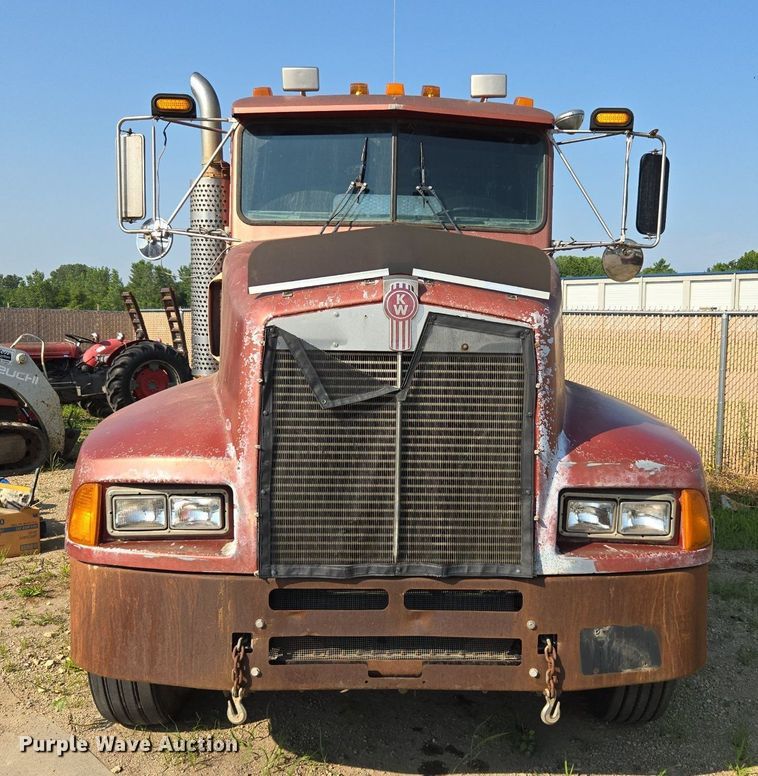 image for item DQ6847 1989 Kenworth T660 flatbed truck