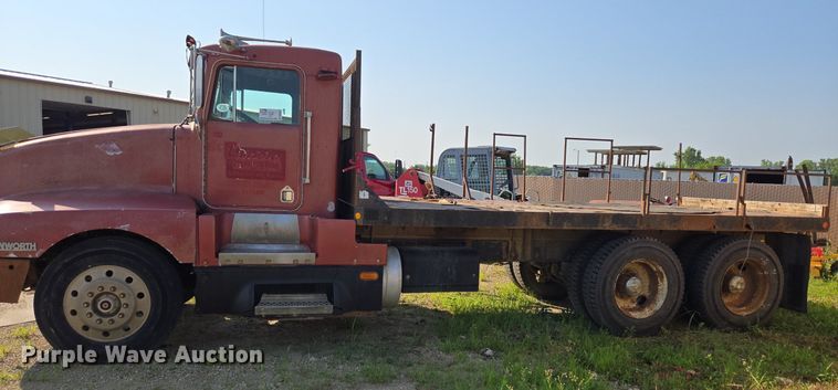 image for item DQ6847 1989 Kenworth T660 flatbed truck
