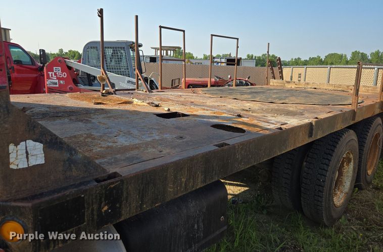 image for item DQ6847 1989 Kenworth T660 flatbed truck