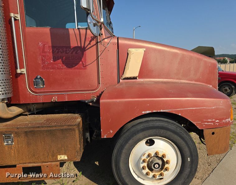 image for item DQ6847 1989 Kenworth T660 flatbed truck