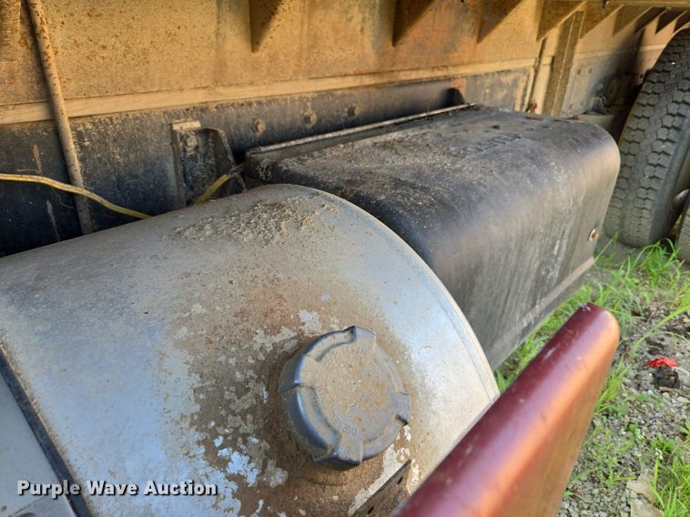 image for item DQ6847 1989 Kenworth T660 flatbed truck