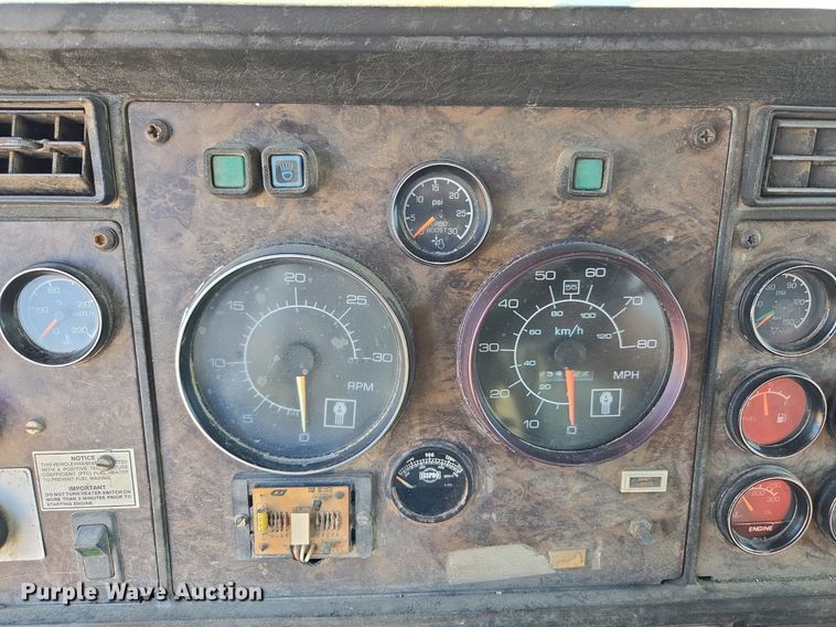 image for item DQ6847 1989 Kenworth T660 flatbed truck