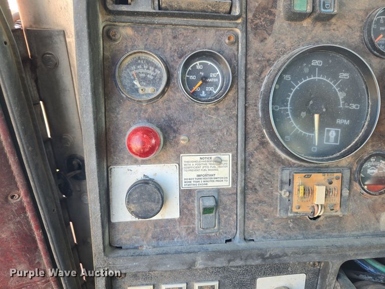 image for item DQ6847 1989 Kenworth T660 flatbed truck