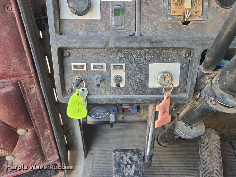 image for item DQ6847 1989 Kenworth T660 flatbed truck