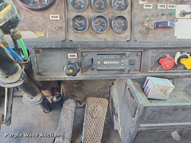 image for item DQ6847 1989 Kenworth T660 flatbed truck