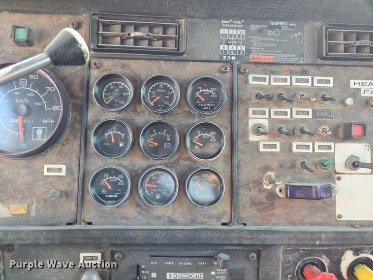 image for item DQ6847 1989 Kenworth T660 flatbed truck