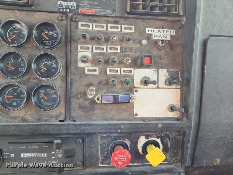 image for item DQ6847 1989 Kenworth T660 flatbed truck