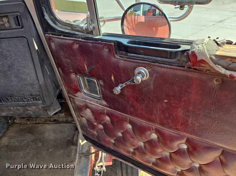 image for item DQ6847 1989 Kenworth T660 flatbed truck