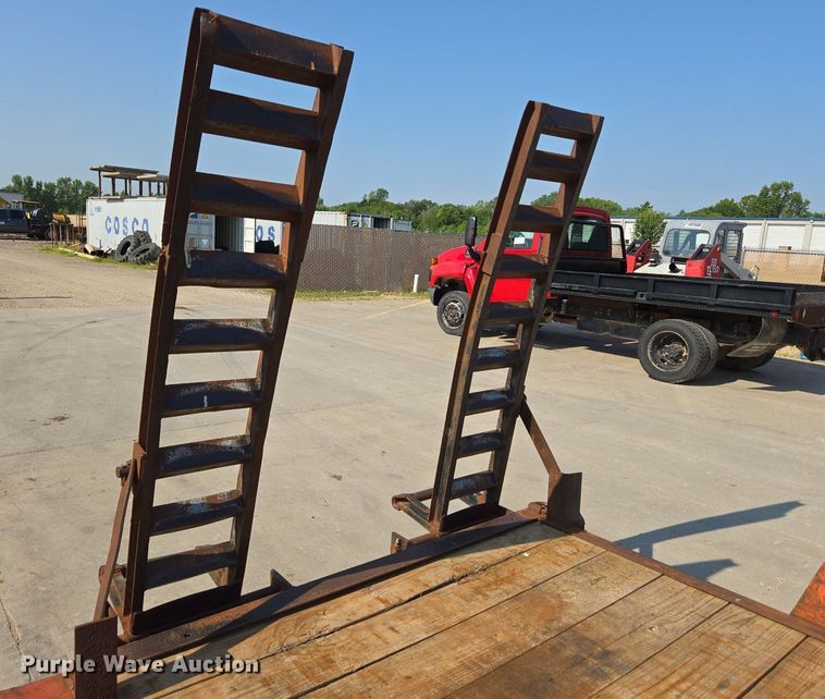 image for item DQ6848 1995 Charles Machine Works TP18-1 equipment trailer