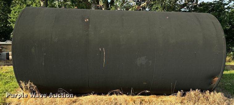 image for item DQ6851 (2) fuel tanks