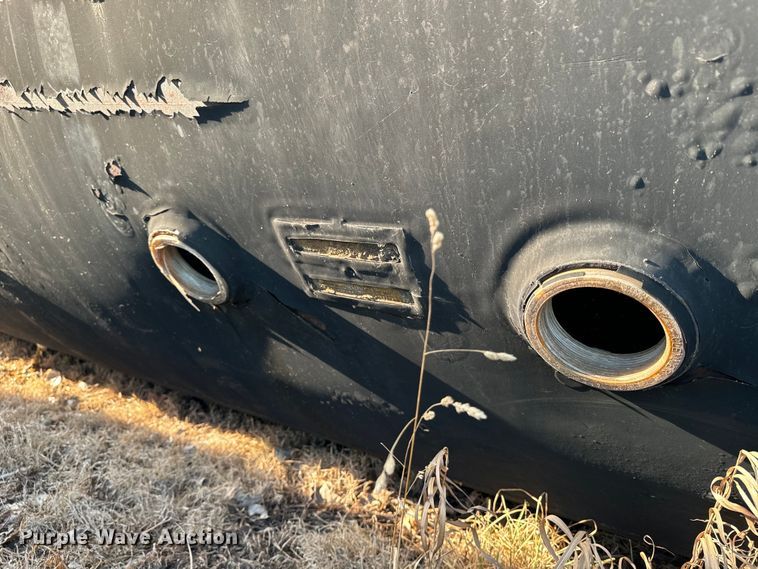 image for item DQ6851 (2) fuel tanks