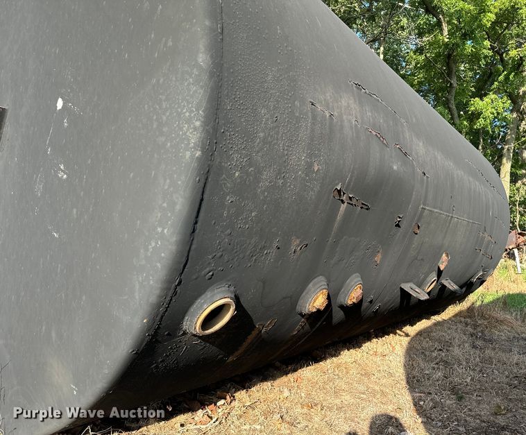 image for item DQ6851 (2) fuel tanks