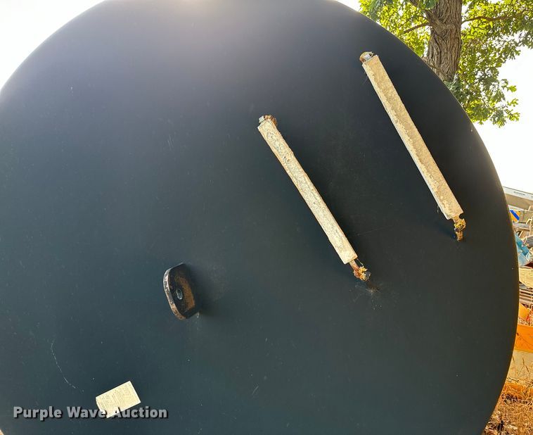 image for item DQ6851 (2) fuel tanks