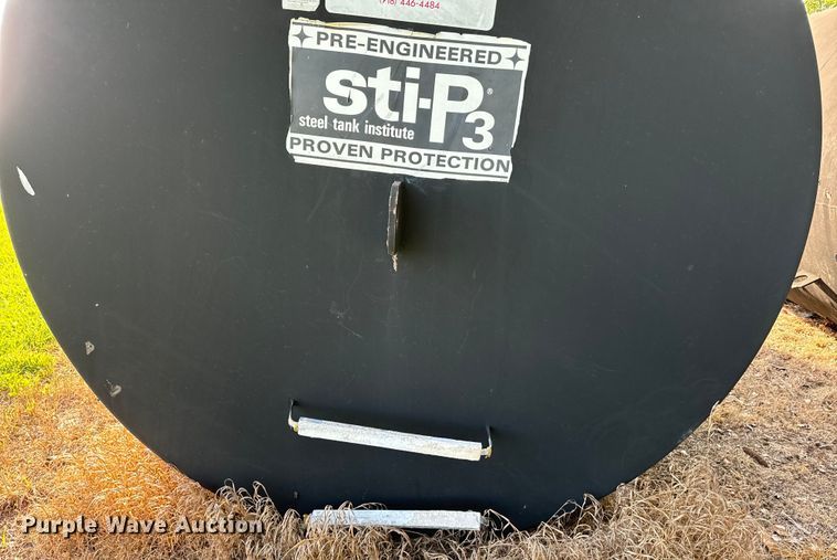 image for item DQ6851 (2) fuel tanks