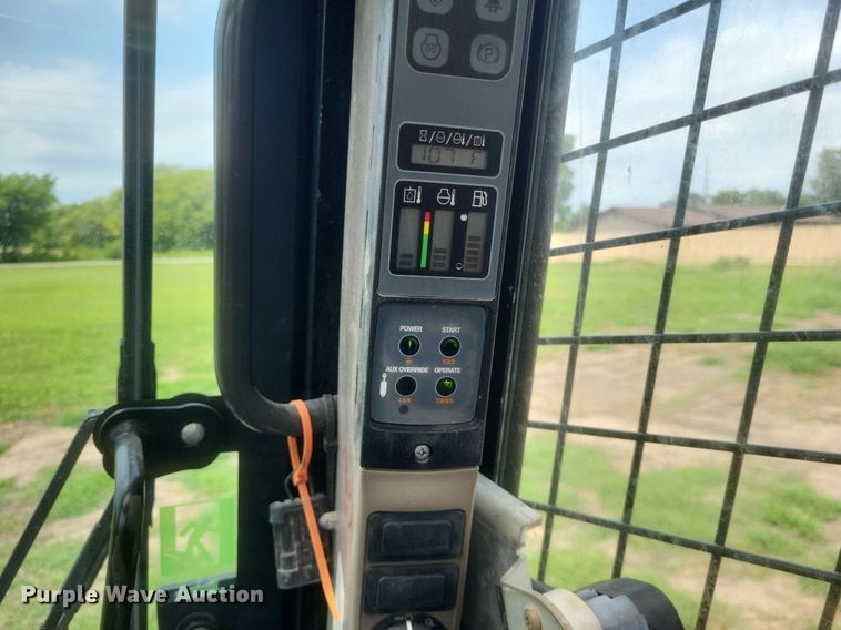 image for item DR4864 2014 Case SV250 skid steer loader