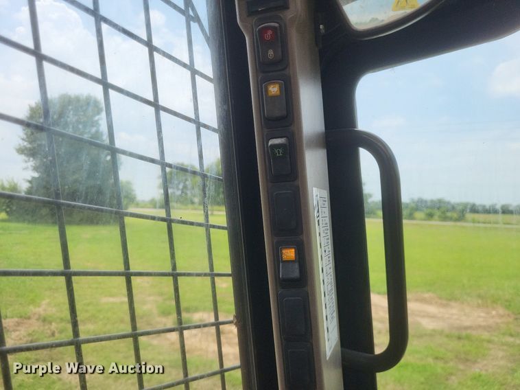 image for item DR4864 2014 Case SV250 skid steer loader