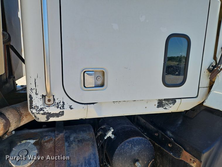 image for item DR8686 1990 Mack CH613 dump truck