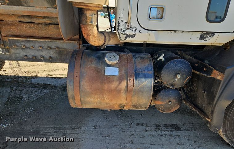 image for item DR8686 1990 Mack CH613 dump truck