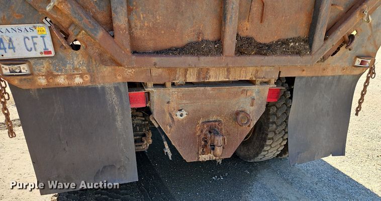image for item DR8686 1990 Mack CH613 dump truck