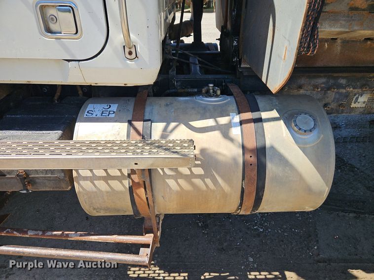 image for item DR8686 1990 Mack CH613 dump truck