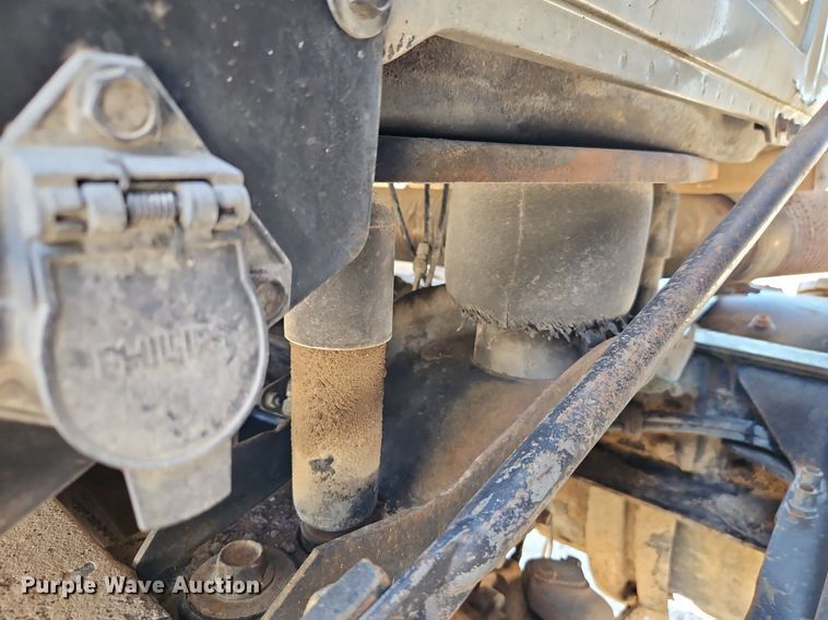 image for item DR8686 1990 Mack CH613 dump truck