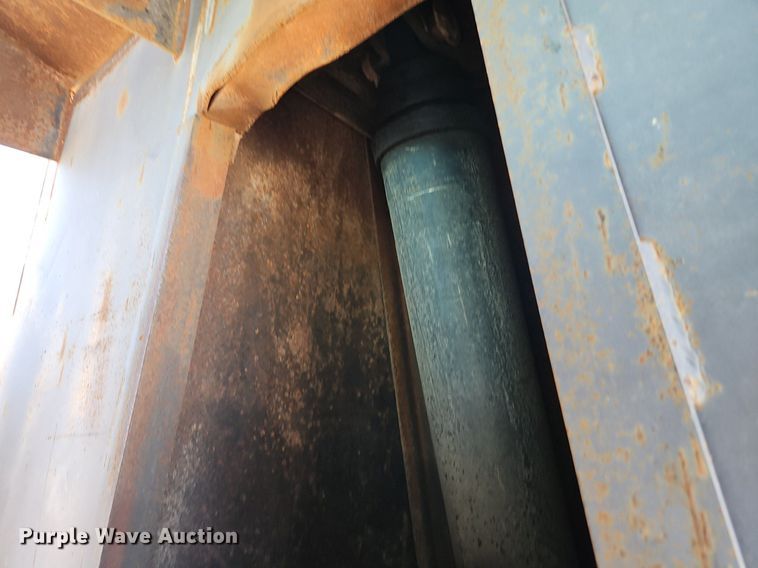 image for item DR8686 1990 Mack CH613 dump truck