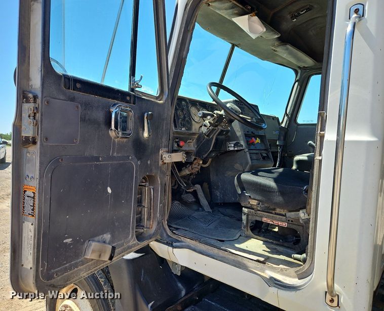 image for item DR8686 1990 Mack CH613 dump truck