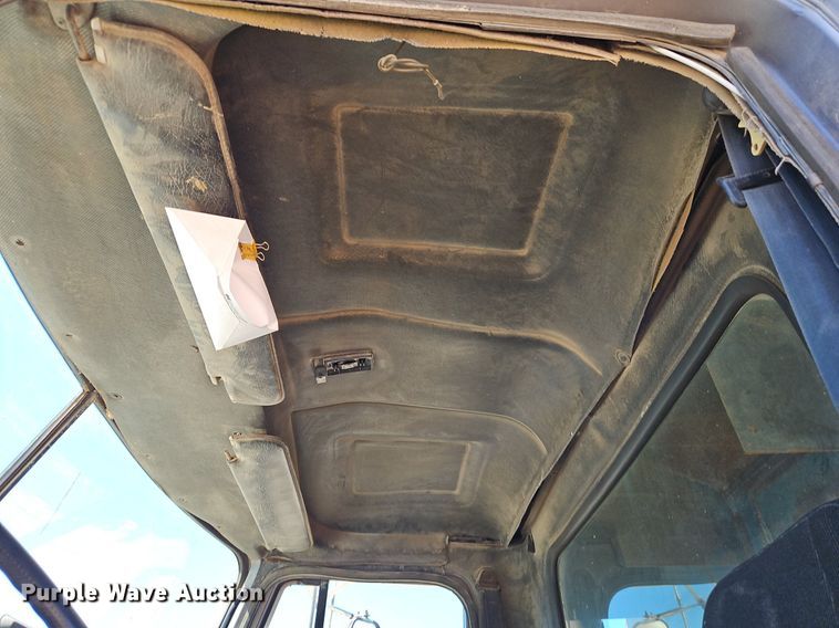 image for item DR8686 1990 Mack CH613 dump truck