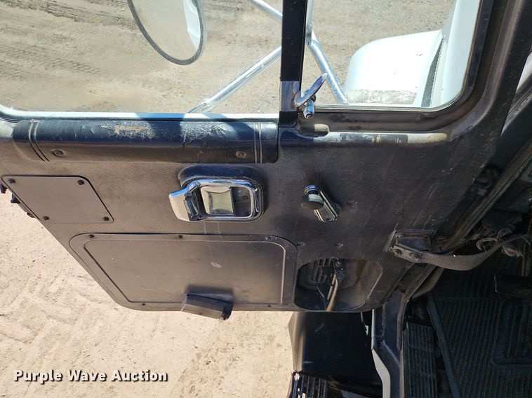 image for item DR8686 1990 Mack CH613 dump truck