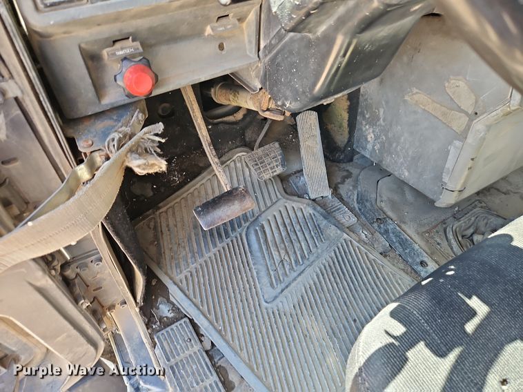 image for item DR8686 1990 Mack CH613 dump truck