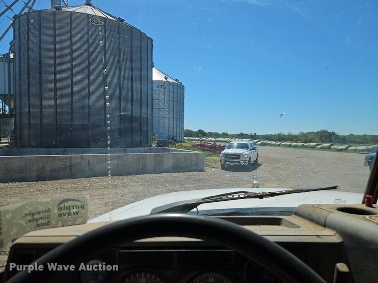 image for item DR8686 1990 Mack CH613 dump truck