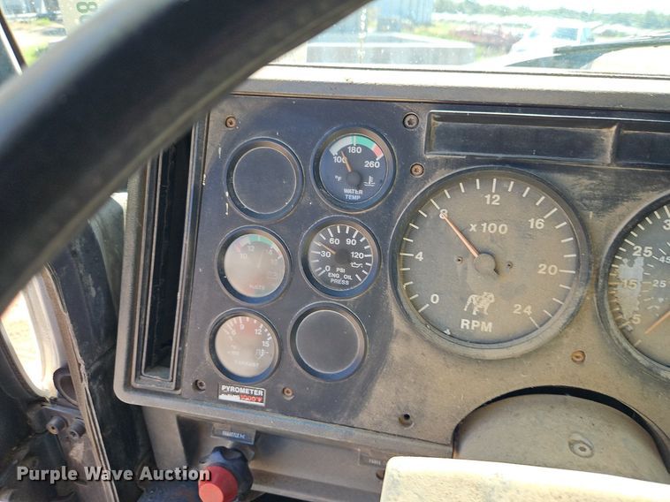 image for item DR8686 1990 Mack CH613 dump truck