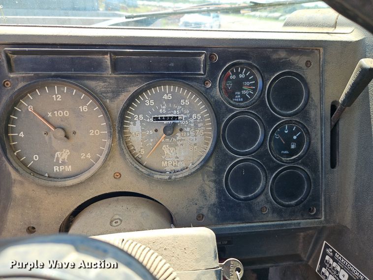 image for item DR8686 1990 Mack CH613 dump truck