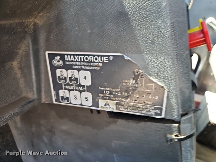 image for item DR8686 1990 Mack CH613 dump truck