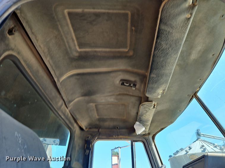 image for item DR8686 1990 Mack CH613 dump truck