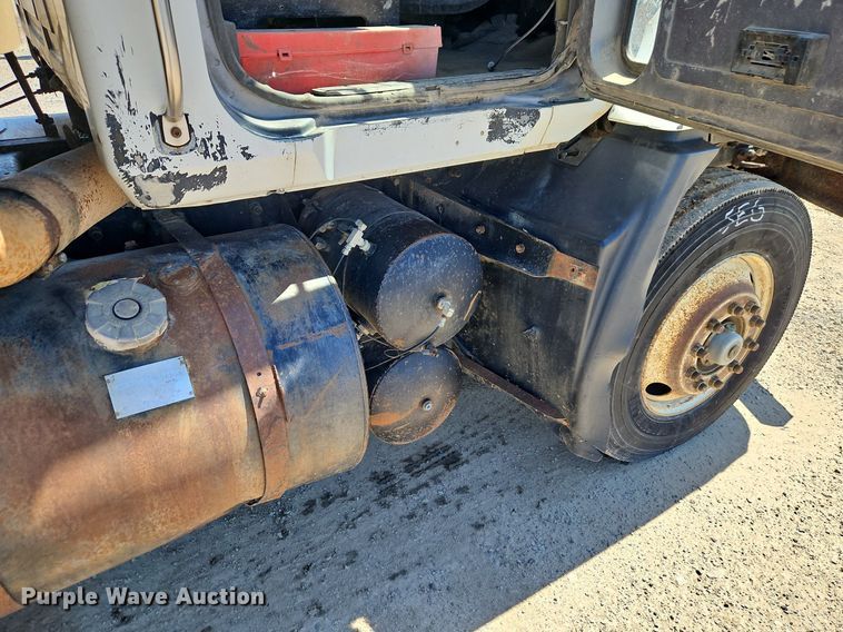 image for item DR8686 1990 Mack CH613 dump truck