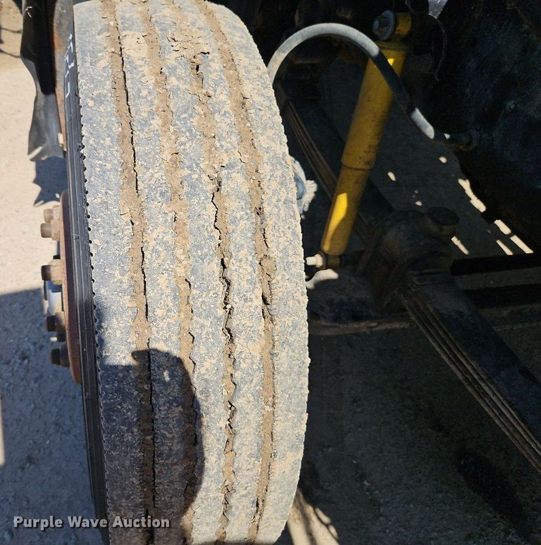 image for item DR8686 1990 Mack CH613 dump truck