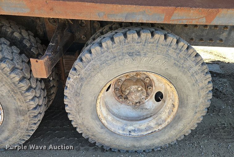 image for item DR8686 1990 Mack CH613 dump truck
