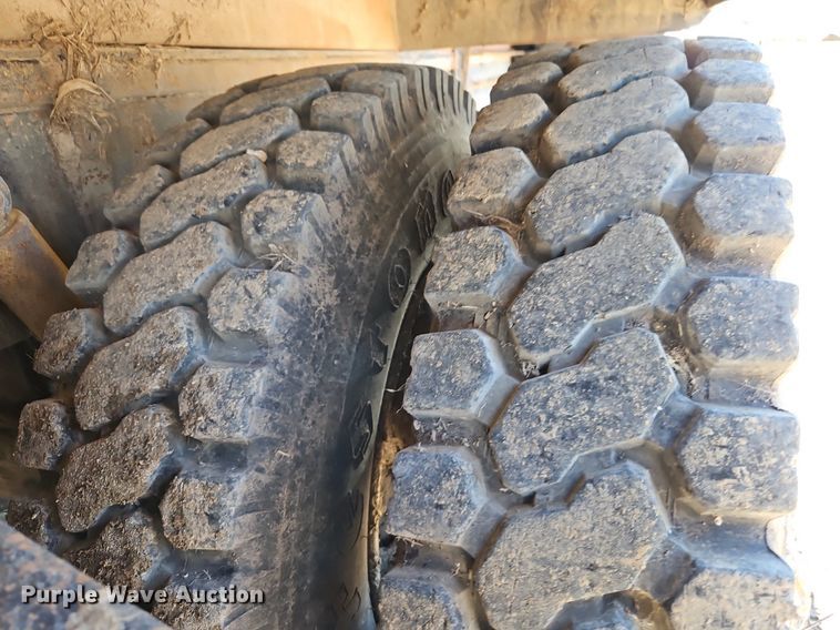 image for item DR8686 1990 Mack CH613 dump truck