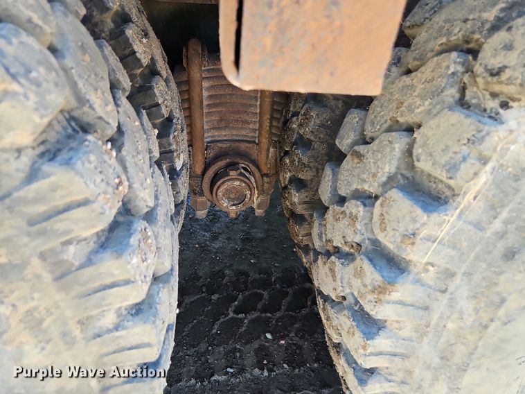 image for item DR8686 1990 Mack CH613 dump truck