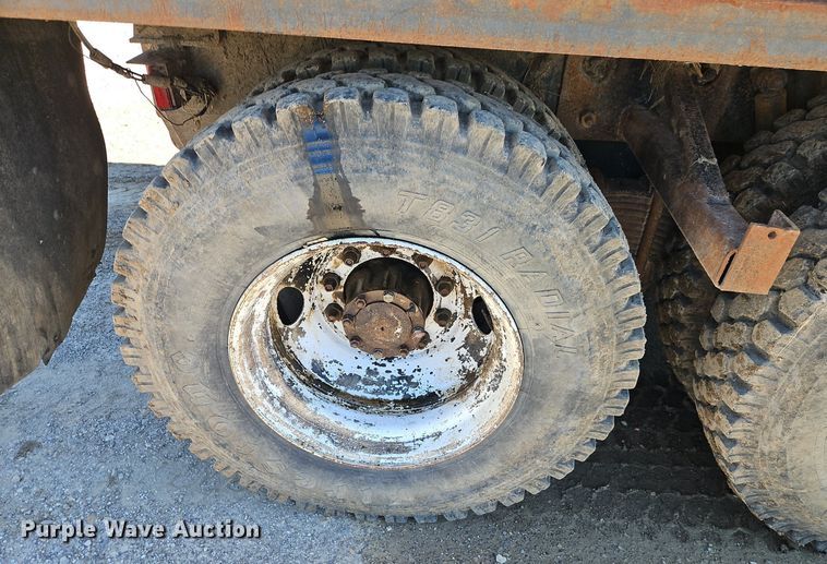 image for item DR8686 1990 Mack CH613 dump truck