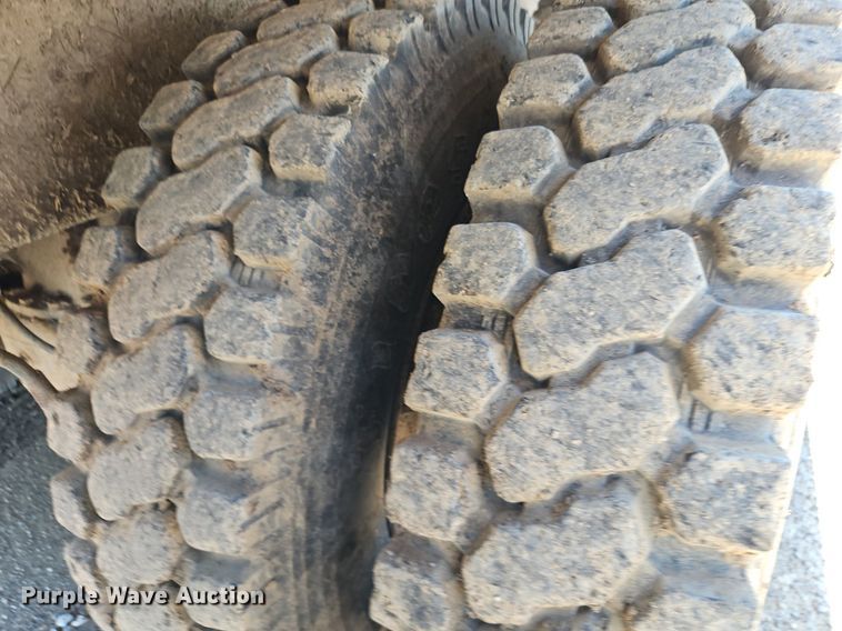 image for item DR8686 1990 Mack CH613 dump truck