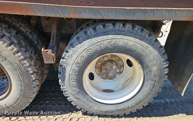 image for item DR8686 1990 Mack CH613 dump truck