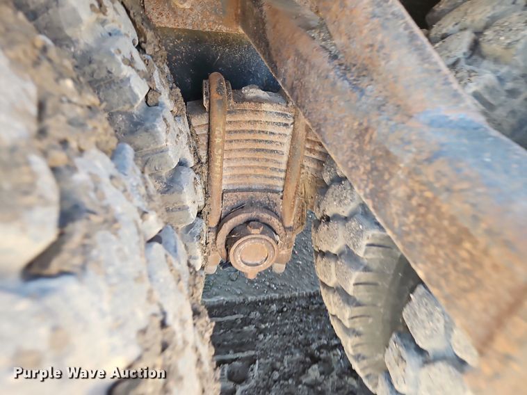 image for item DR8686 1990 Mack CH613 dump truck