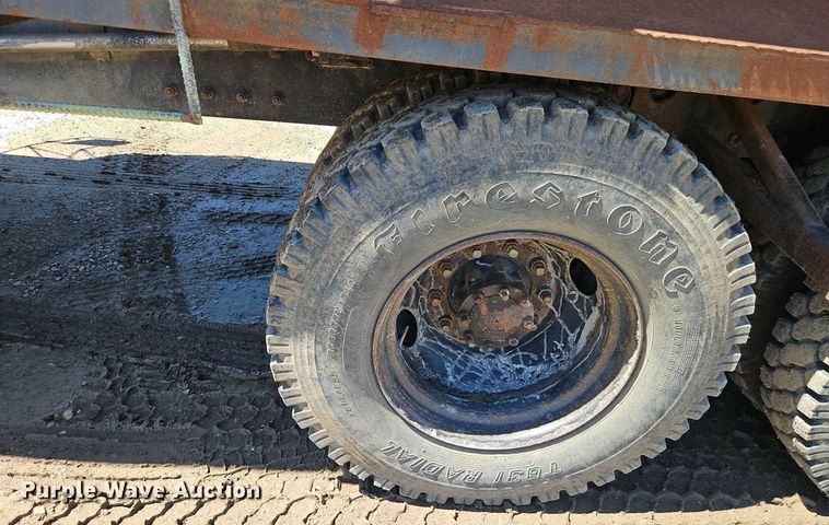 image for item DR8686 1990 Mack CH613 dump truck