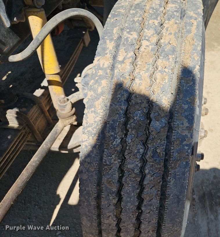 image for item DR8686 1990 Mack CH613 dump truck