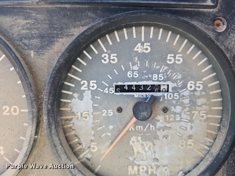 image for item DR8686 1990 Mack CH613 dump truck