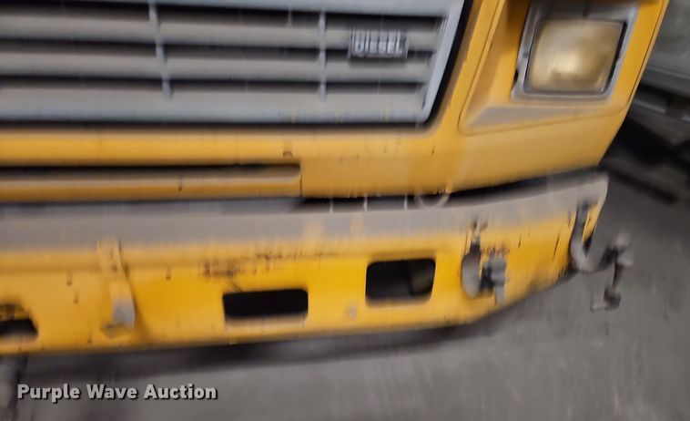 image for item DR8700 1988 Ford F800 oil distributor truck