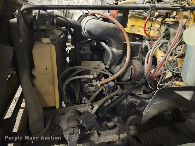 image for item DR8700 1988 Ford F800 oil distributor truck